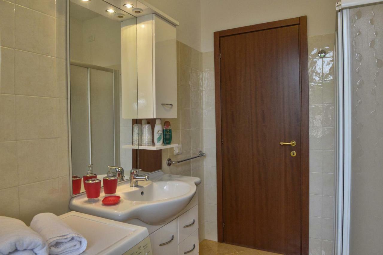Casa Vacanze Serraglie Raffa ภายนอก รูปภาพ