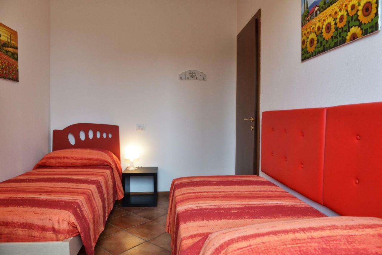 Casa Vacanze Serraglie Raffa ภายนอก รูปภาพ